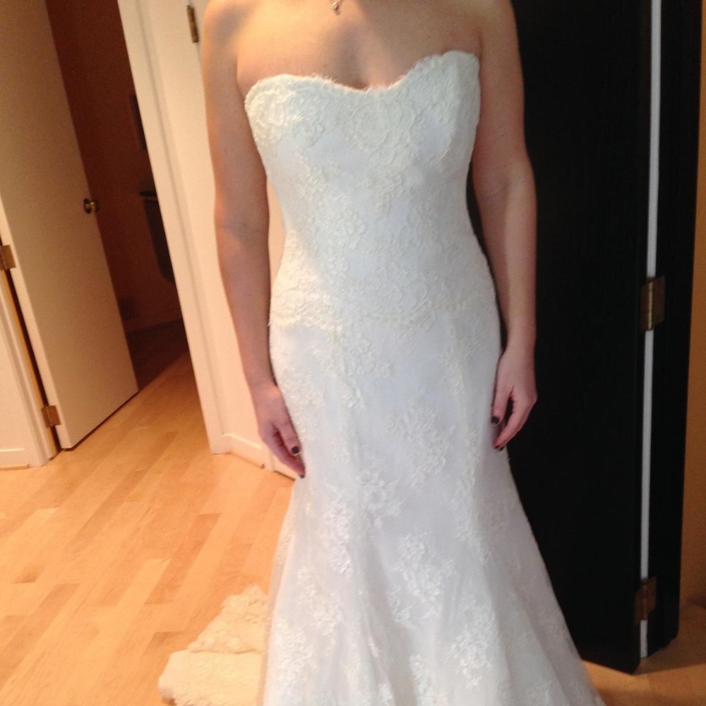 Monique Lhuillier Bliss Wedding Dress, Size 10